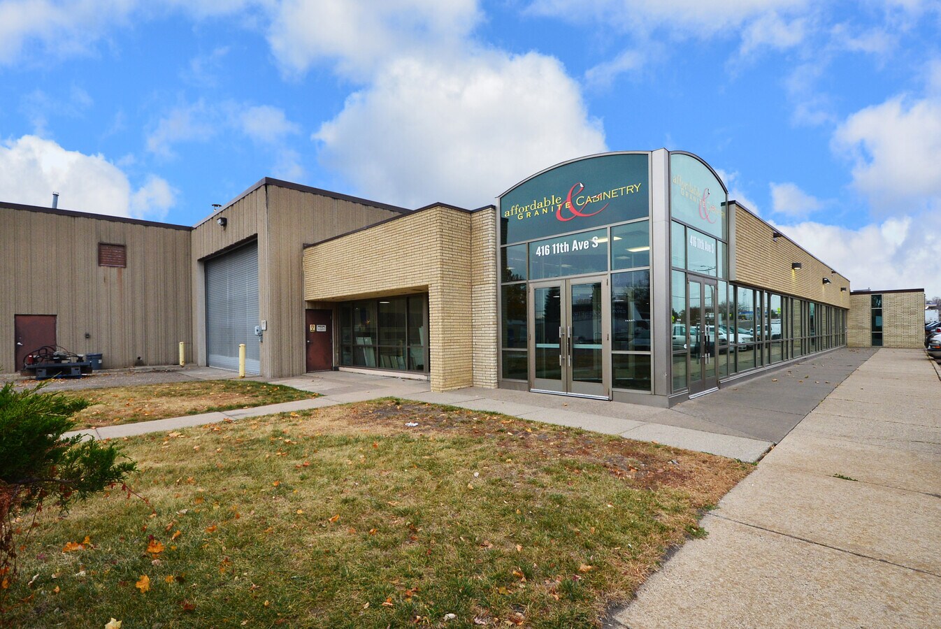 410 11th Ave S, Hopkins, MN 55343