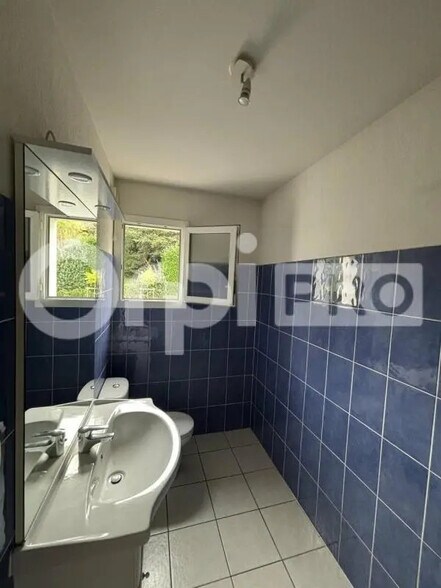 Office in Saint-Vincent-de-Tyrosse for sale - Building Photo - Image 3 of 7