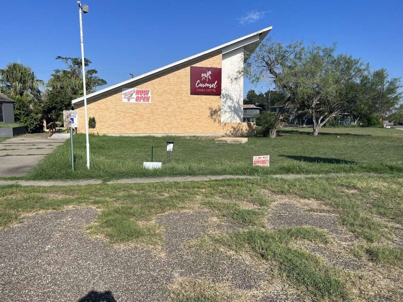 1120 E Sen Carlos Truan Blvd, Kingsville, TX for lease - Building Photo - Image 2 of 35