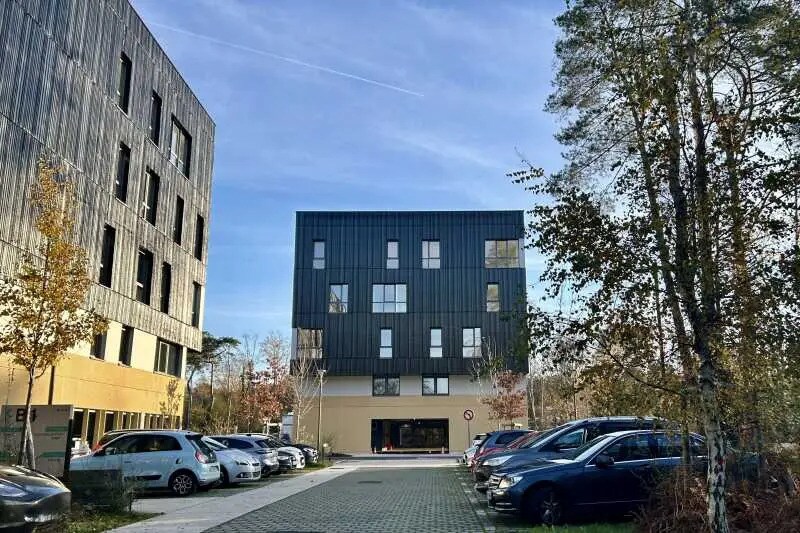 Office in Petit-Couronne for lease - Building Photo - Image 1 of 12