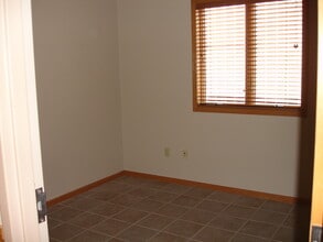 553-555 Braund St, Onalaska, WI for lease Building Photo- Image 2 of 13