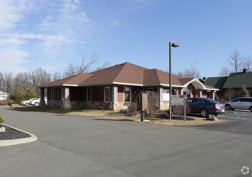 569 Columbia Tpke, East Greenbush, NY for sale - Primary Photo - Image 1 of 1