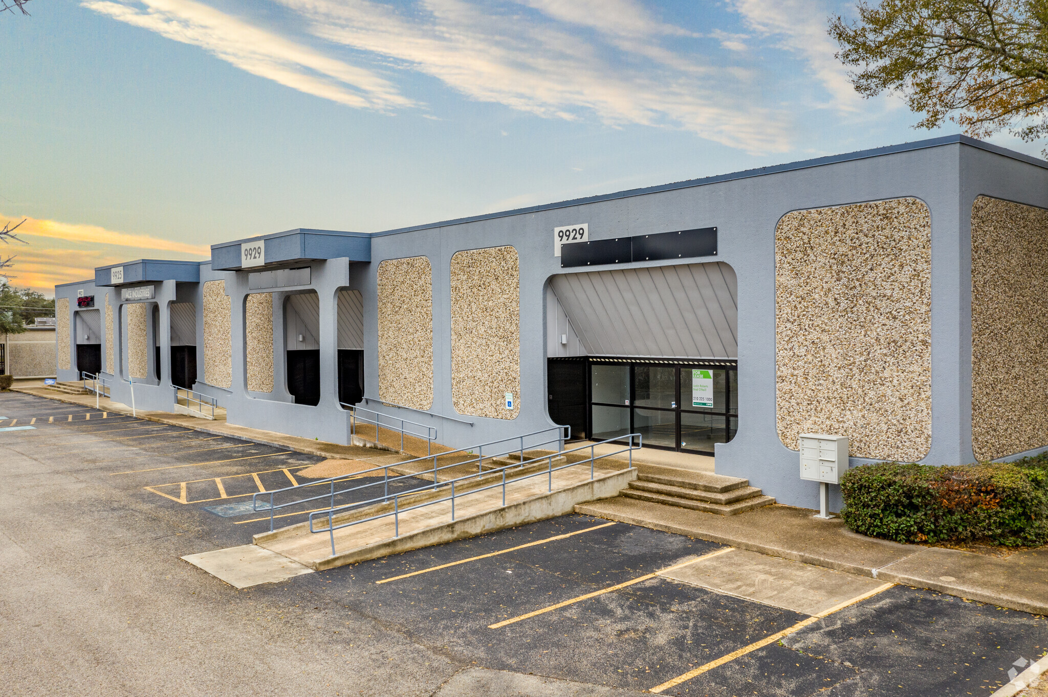 9929 Broadway St, San Antonio, TX for lease Building Photo- Image 1 of 32