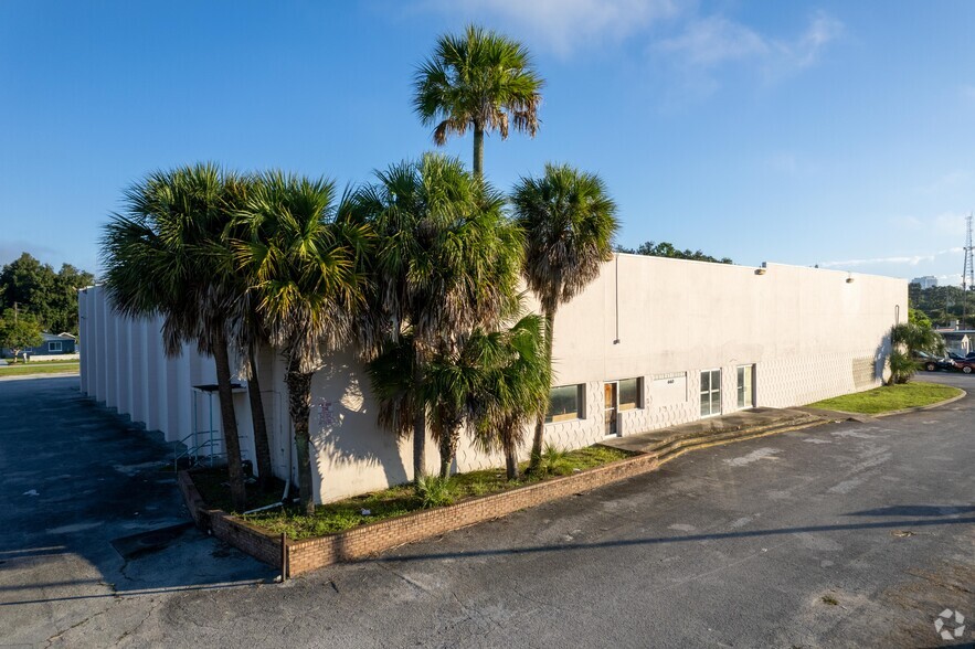 660 Mason Ave, Daytona Beach, FL for lease - Building Photo - Image 2 of 15