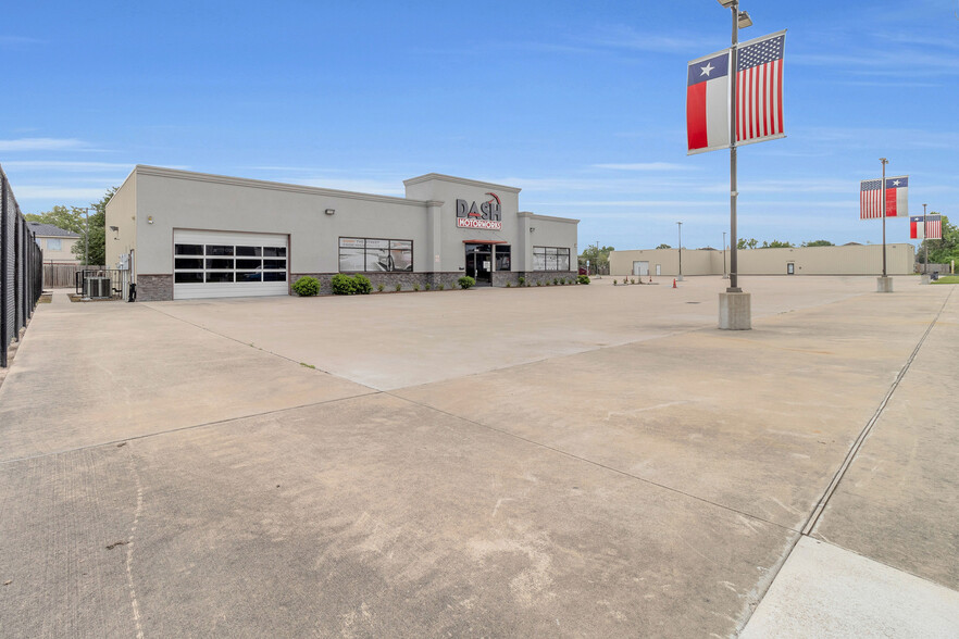 11900-11930 Bammel North Houston Rd, Houston, TX for lease - Building Photo - Image 2 of 20