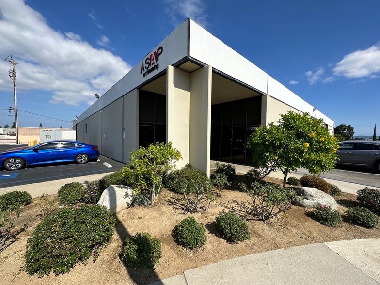 21110-21129 Osborne St, Canoga Park, CA for lease - Building Photo - Image 3 of 11