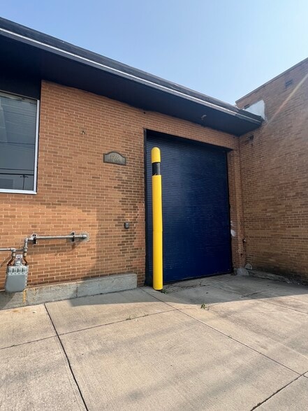 17600 S Waterloo Rd, Cleveland, OH for lease - Building Photo - Image 2 of 5