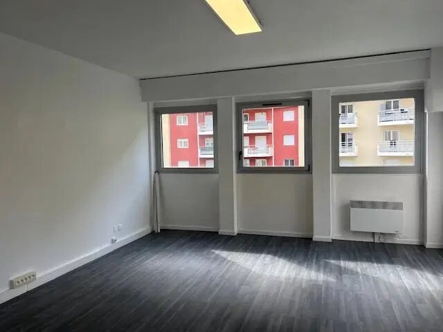 Office in Nice for lease Interior Photo- Image 1 of 5