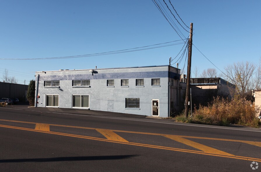 4235 James St, East Syracuse, NY 13057