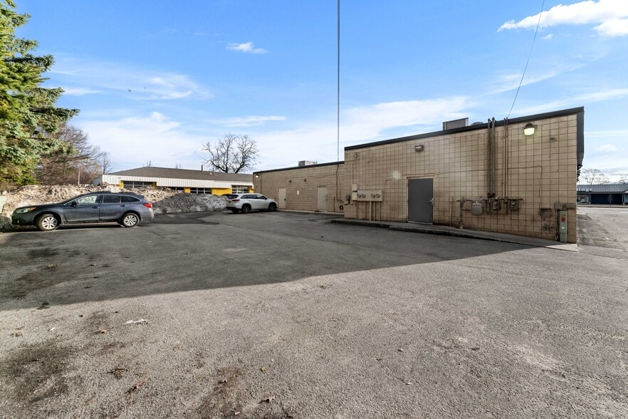 1126-1130 S Garfield Ave, Traverse City, MI for sale - Building Photo - Image 2 of 20