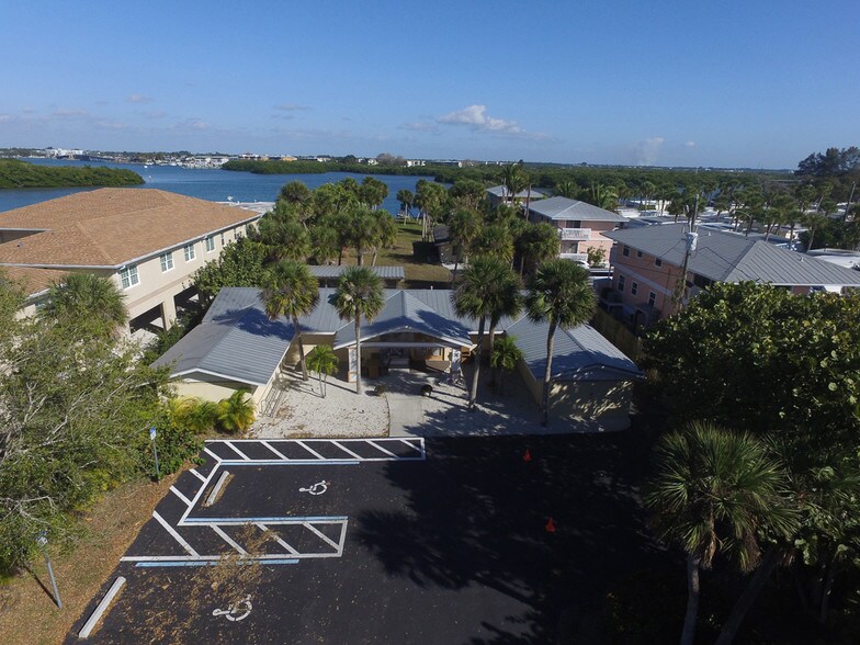 2395 N Beach Rd, Englewood, FL 34223