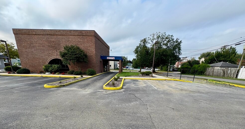 126 S 3rd St, Oxford, PA for lease - Building Photo - Image 3 of 6