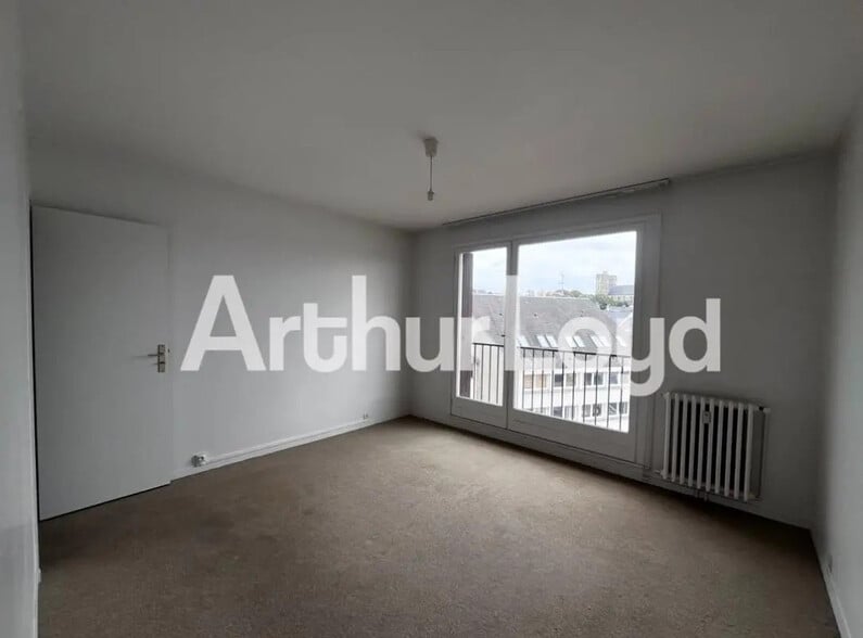 Office in Caen for lease - Interior Photo - Image 3 of 7