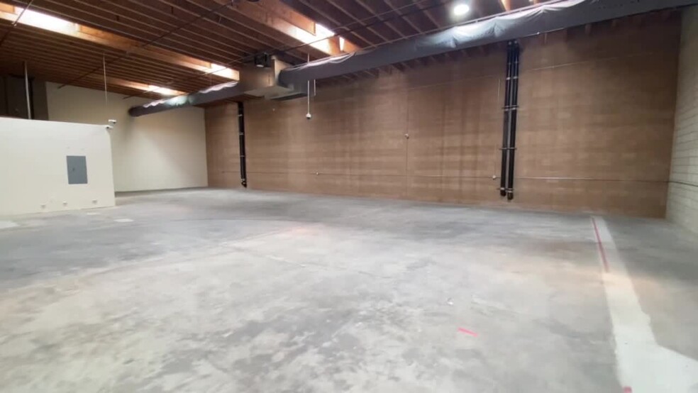 4427-4439 Rowland Ave, El Monte, CA for lease - Commercial Listing Video - Image 2 of 20