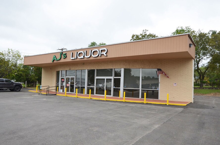 810 W Main St, Fredericksburg, TX for sale - Primary Photo - Image 1 of 1