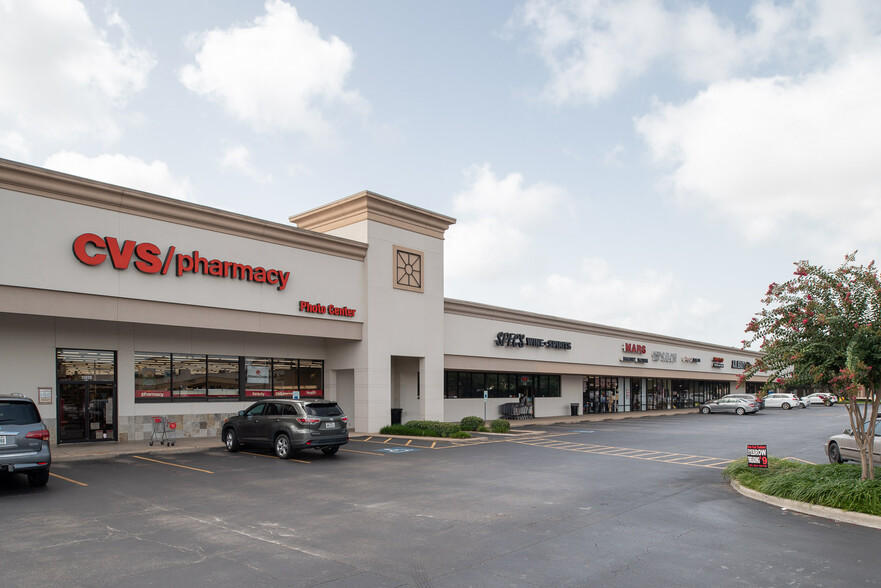 13711-13897 Southwest Fwy, Sugar Land, TX for lease - Building Photo - Image 3 of 6