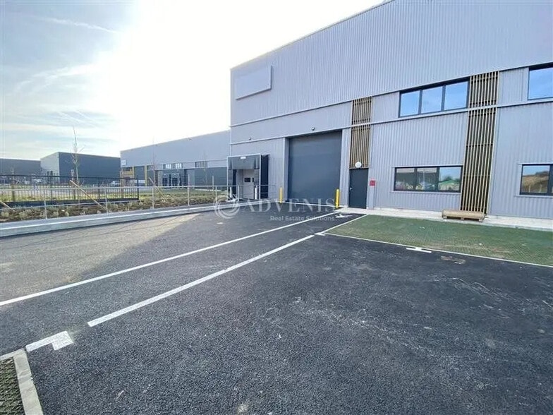Industrial in Vaires-sur-Marne for lease - Building Photo - Image 1 of 12