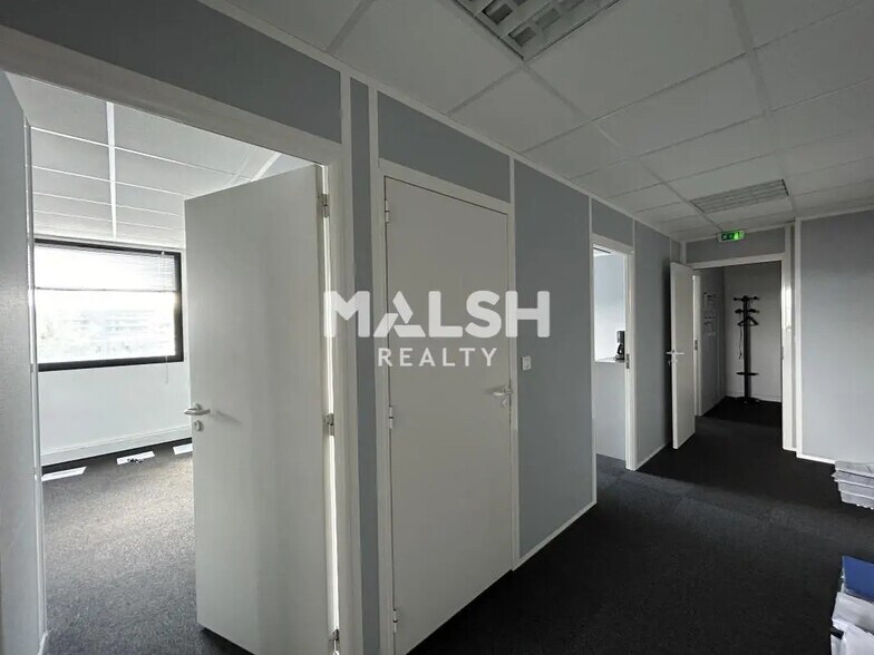 Office in Brignais for lease - Interior Photo - Image 3 of 7