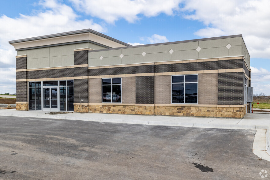 18259 W 101st St, Lenexa, KS for lease - Building Photo - Image 2 of 3