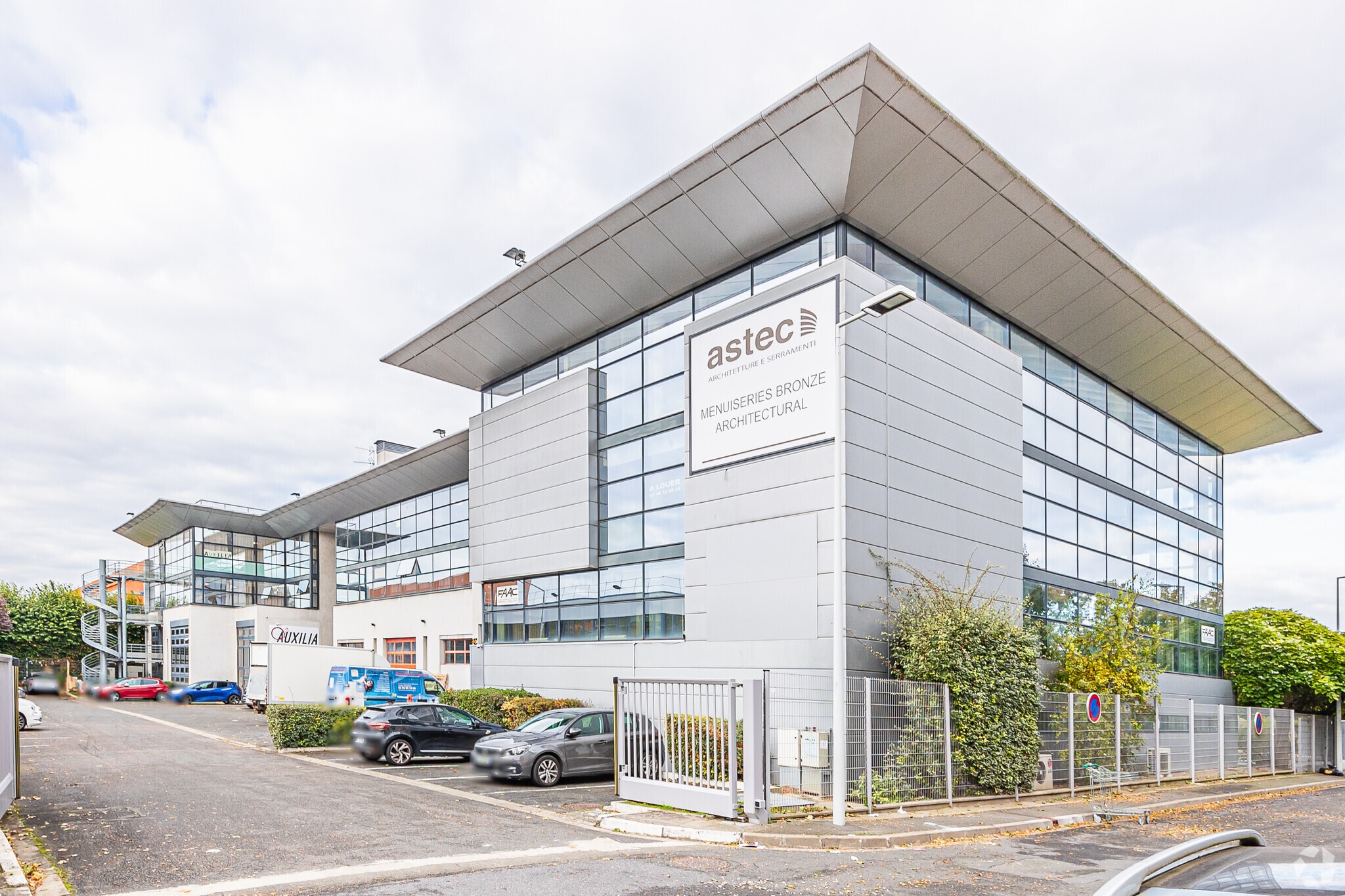 9 Rue Du Haras, Nanterre for lease Primary Photo- Image 1 of 3