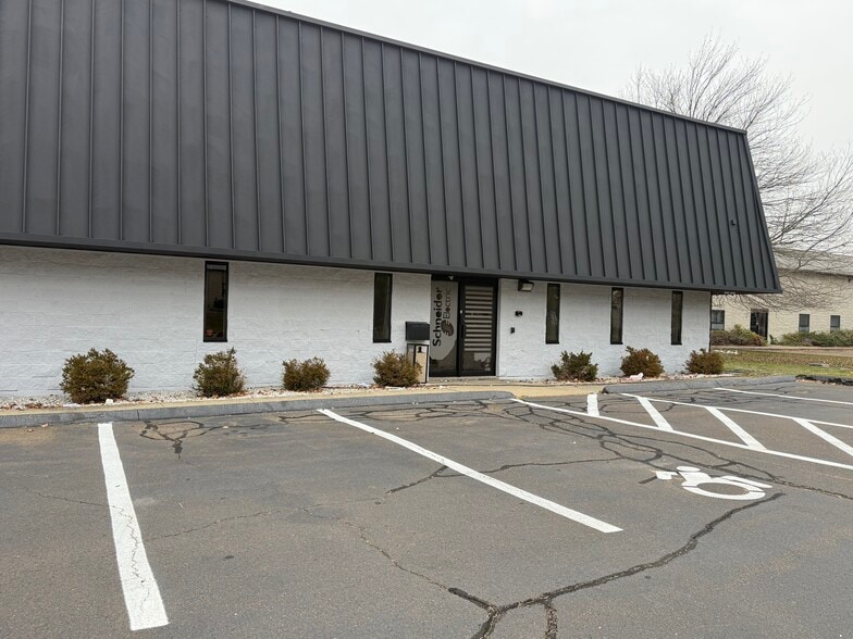 182 Commerce St, East Haven, CT for lease - Building Photo - Image 3 of 13