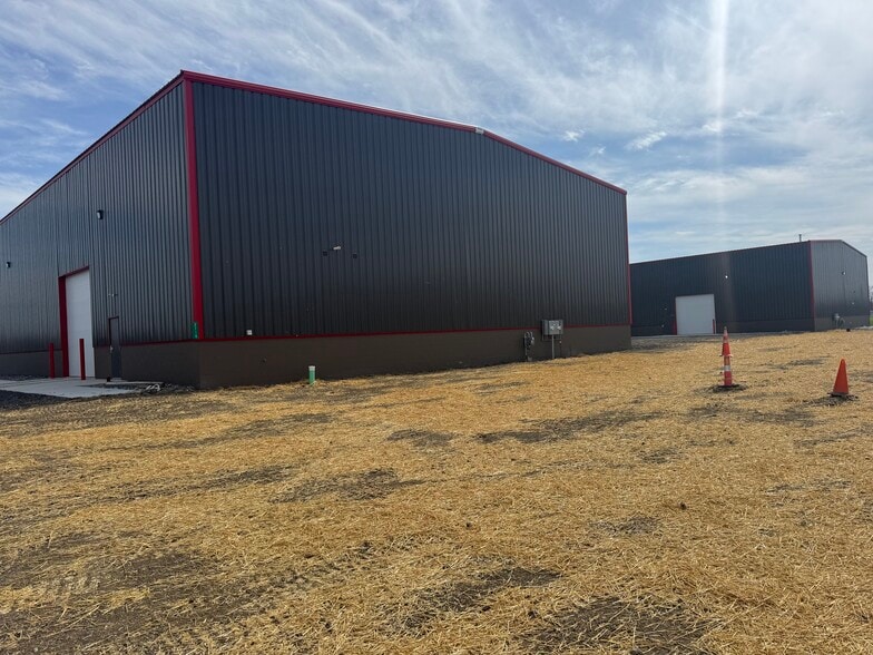 2710 Diesel Park Dr, Saginaw, MI for lease - Building Photo - Image 2 of 4