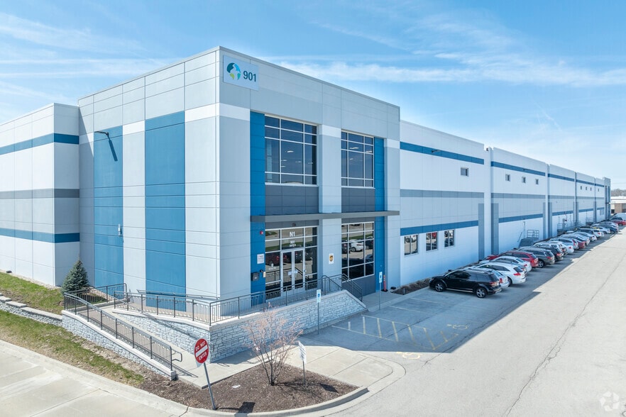 901 Chase Ave, Elk Grove Village, IL for lease - Primary Photo - Image 1 of 10