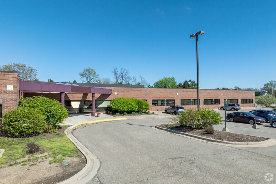5445 Ali Dr, Grand Blanc, MI for lease - Building Photo - Image 1 of 10