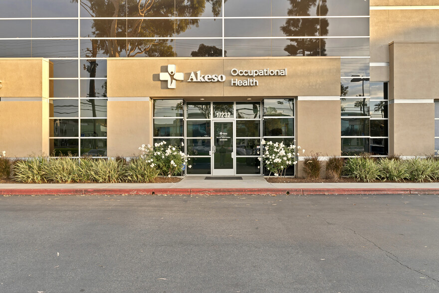 17232 Red Hill Ave, Irvine, CA for lease - Building Photo - Image 1 of 60