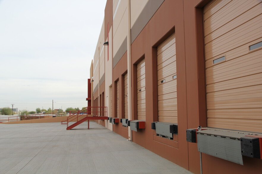 475 E Buckeye Rd, Phoenix, AZ for lease - Building Photo - Image 3 of 4