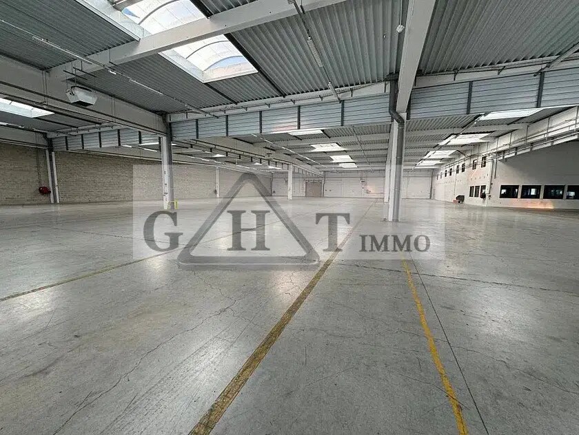 Location Entrepôt 880 m² à 4 662 m² - Photo 1
