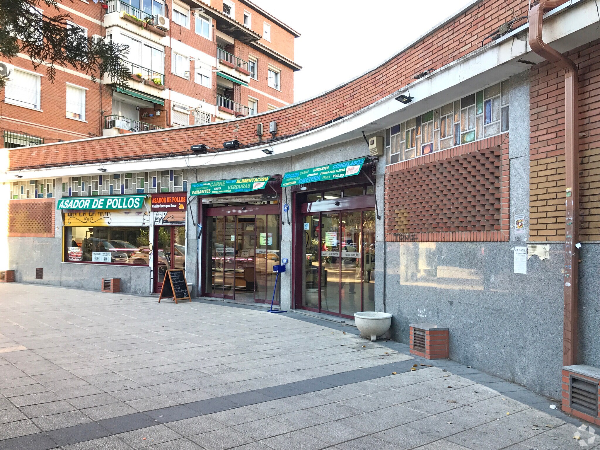 Retail in Madrid, Madrid for sale Primary Photo- Image 1 of 1