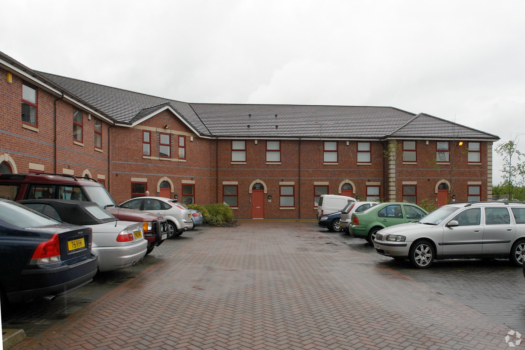 Telford Court portfolio of 25 properties for sale on LoopNet.com Primary Photo- Image 1 of 4