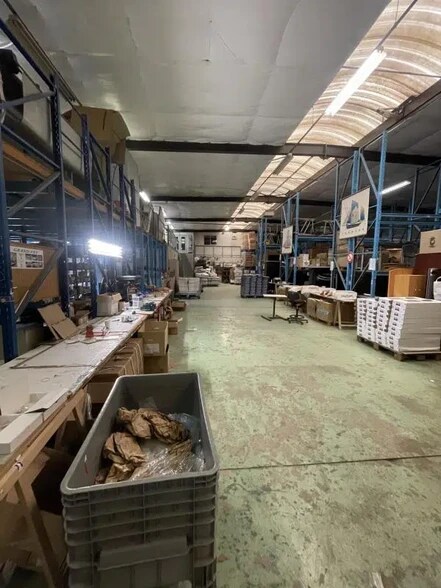 Industrial in Les Mureaux for sale - Interior Photo - Image 3 of 15