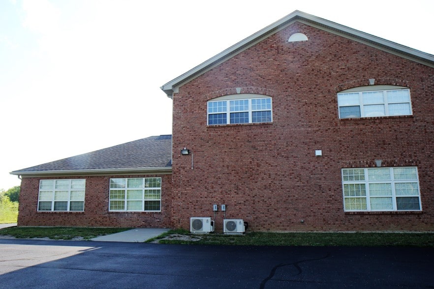 5900 Long Meadow Dr, Middletown, OH for sale - Building Photo - Image 2 of 4