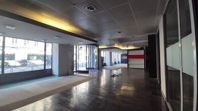 10 Rue Auber, Paris for lease Lobby- Image 2 of 9