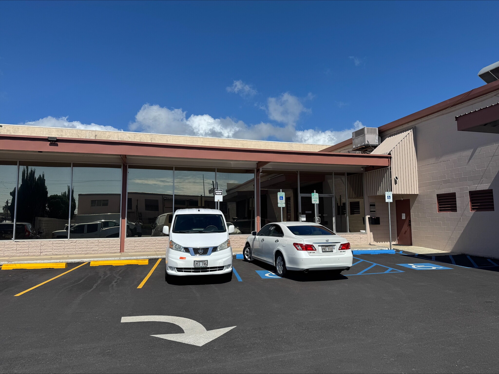 721 Waiakamilo Rd, Honolulu, HI for lease Building Photo- Image 1 of 2