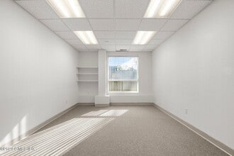 6 Oak St W, Greenwich, CT for lease Interior Photo- Image 2 of 2