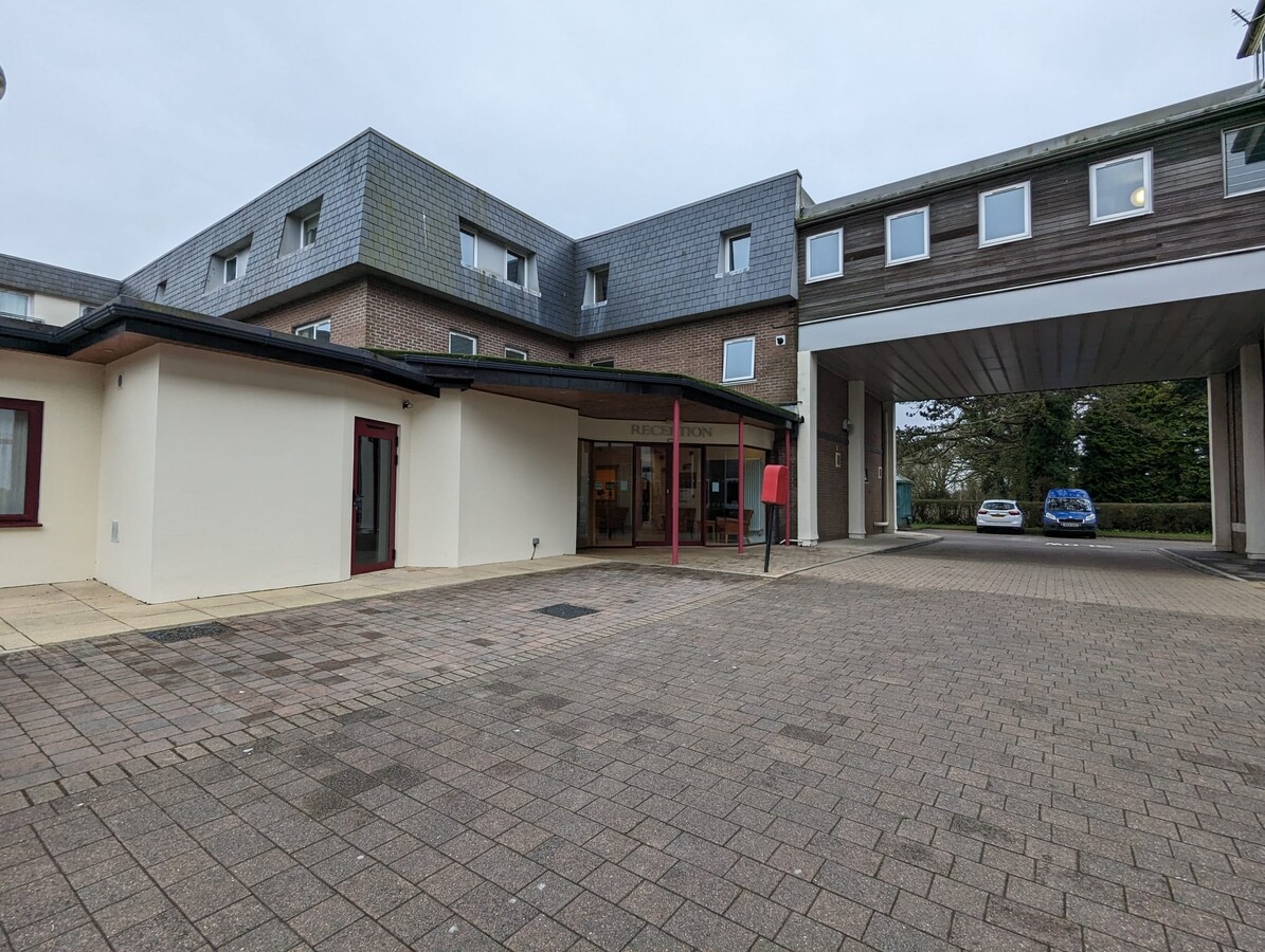 Clyne Common, Swansea, SA3 3JB - Willow Court | LoopNet