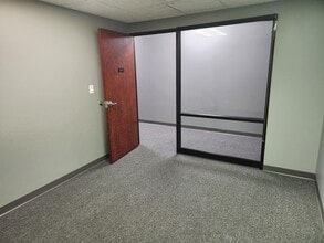 426 S Westgate St, Addison, IL for lease Interior Photo- Image 1 of 2