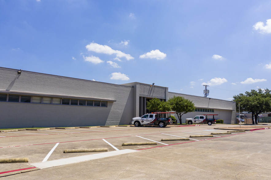 7600 Ambassador Row, Dallas, TX for sale - Building Photo - Image 2 of 12