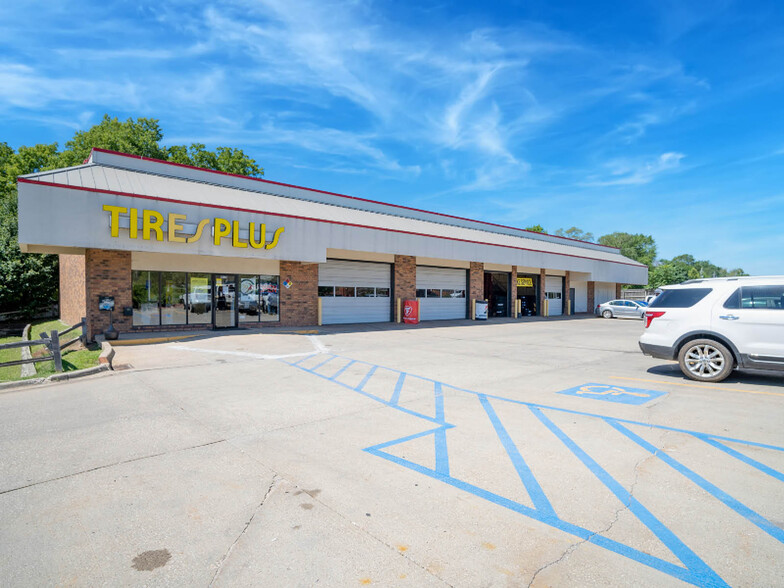 3130 Merle Hay Rd, Des Moines, IA for sale - Building Photo - Image 1 of 1