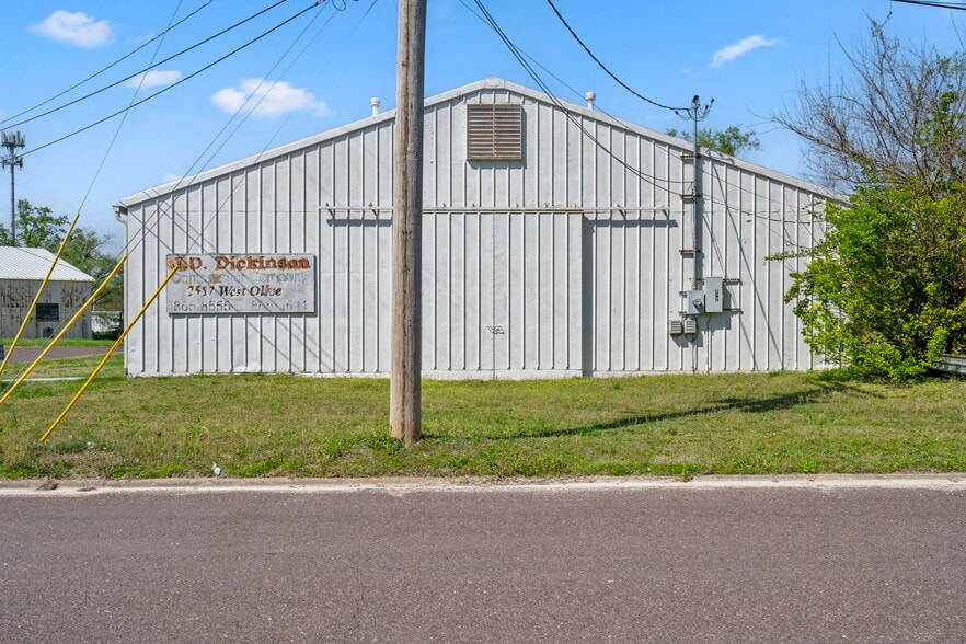 2557 W Olive St, Springfield, MO for lease - Building Photo - Image 3 of 47