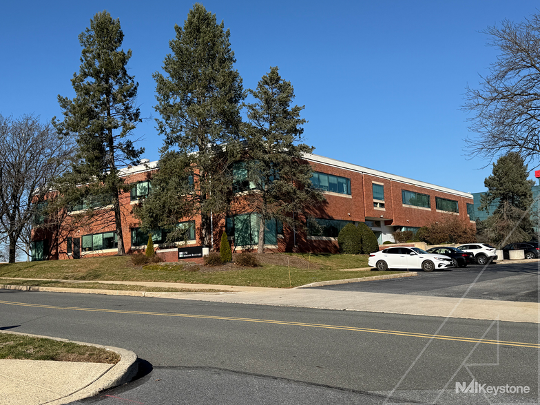 1150 Berkshire Blvd, Wyomissing, PA for lease - Building Photo - Image 1 of 4