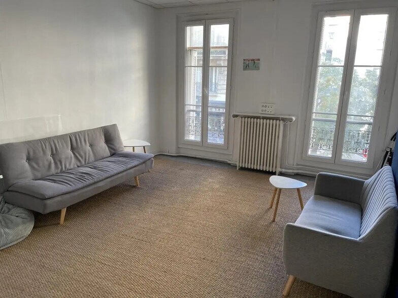 Office in Marseille for lease - Interior Photo - Image 2 of 16