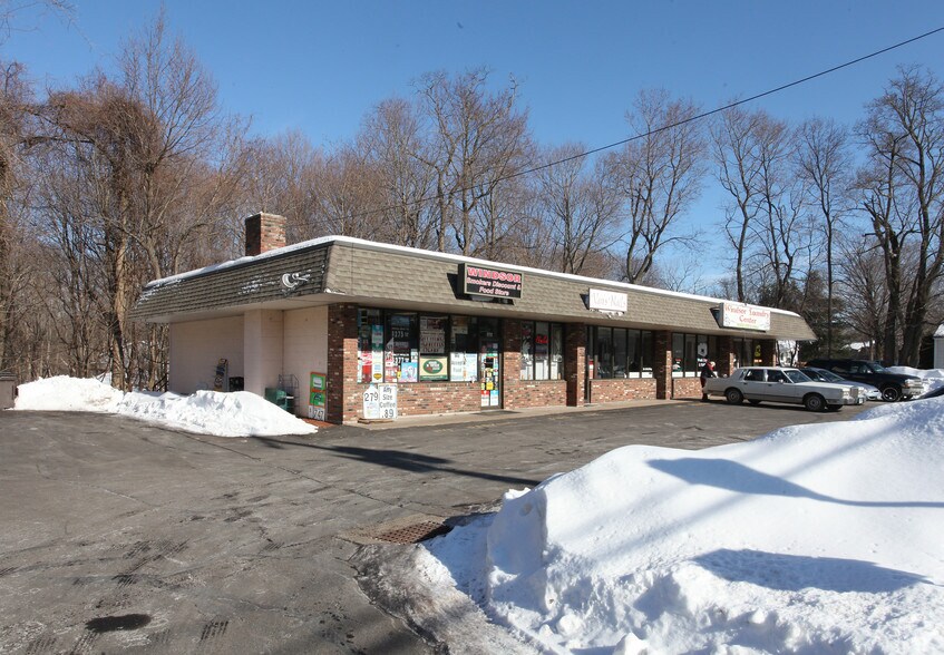 7682 Poquonock Ave, Windsor, CT 06095