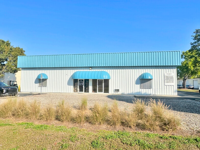 4573 Enterprise Ave, Naples, FL for lease - Building Photo - Image 2 of 8