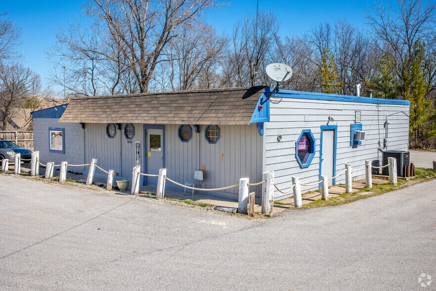 7695 NW Beaver Dr, Johnston, IA for sale - Building Photo - Image 1 of 1
