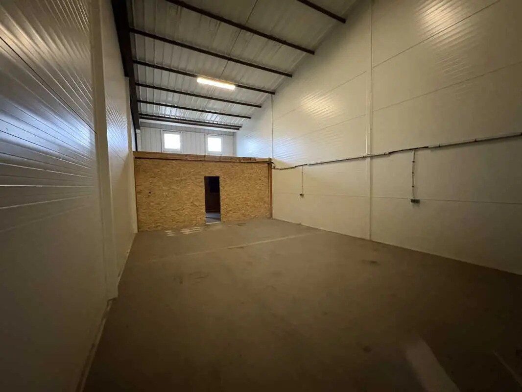 Flex in Breuil-le-Sec for lease Interior Photo- Image 1 of 6