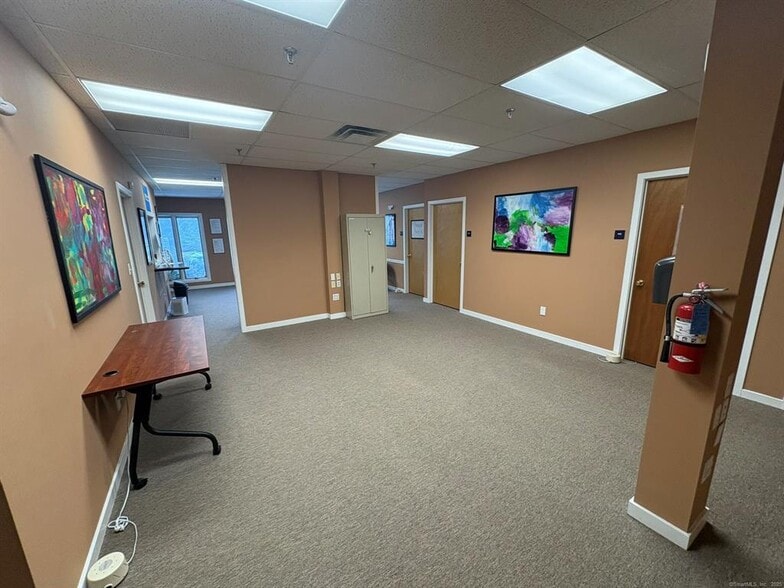 1575 Boston Post Rd, Guilford, CT for lease - Building Photo - Image 2 of 7